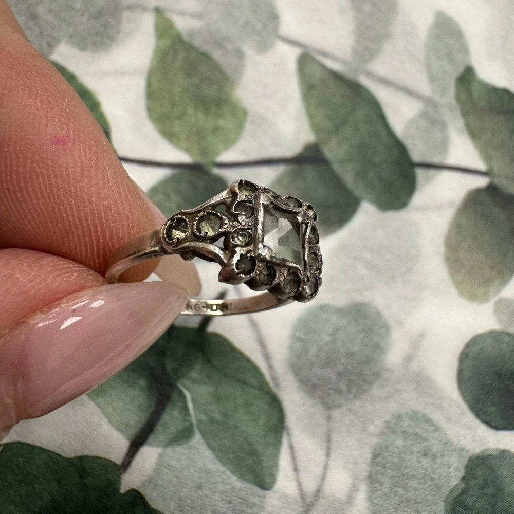 Elegant Antique Sterling Silver Ring with Clear Gemstones Size 6.75 2.3g
